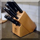 K07. Henckels knives and knife block. 